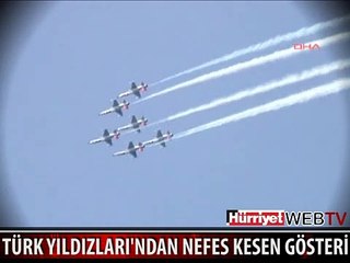 TÜRK YILDIZLARI'NDAN NEFES KESEN GÖSTERİ