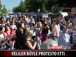VELİLERDEN KARNE GÜNÜ İMAM HATİP PROTESTOSU
