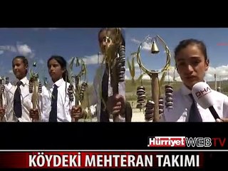 ATIK MALZEMELERDEN MÜZİK ALETLERİ YAPTILAR