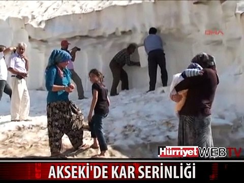 ANTALYA'DA BİR YANDA DENİZ GÜNEŞ BİR YANDA KAR KEYFİ