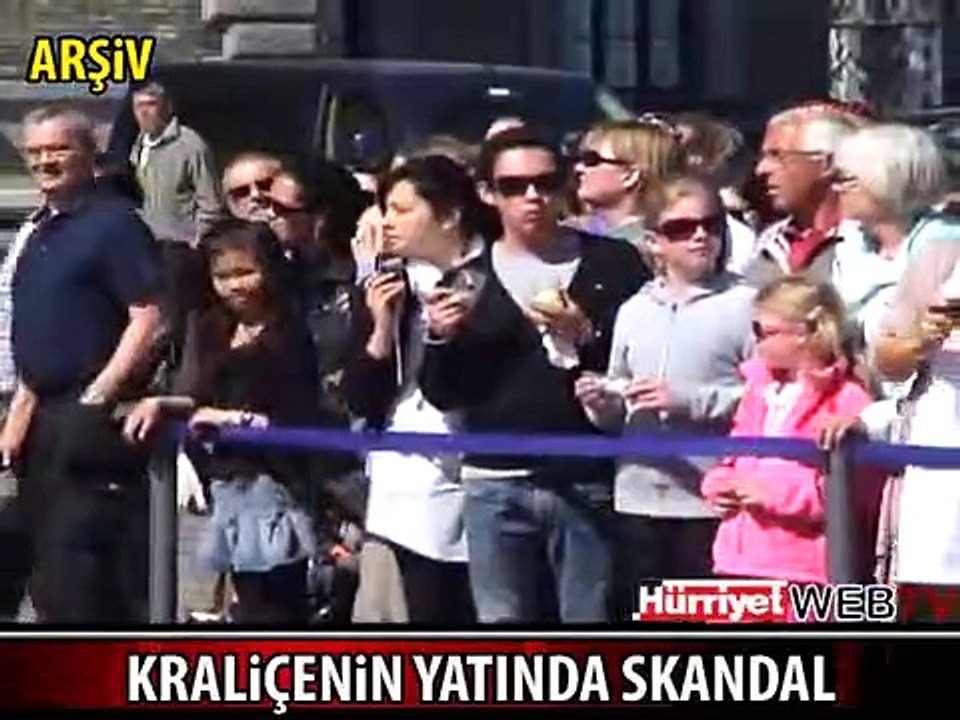 KRALİÇENİN YATINDA SEKS SKANDALI