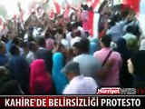 KAHİRE'DE MÜSLÜMAN KARDEŞLER BELİRSİZLİĞİ PROTESTO EDİYOR