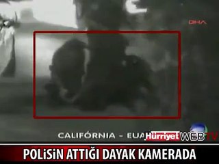 AMERİKAN POLİSİ ACIMASIZCA BÖYLE DÖVDÜ