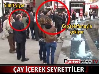 ÇAY İÇEREK İZLEDİLER