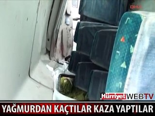 YAĞMURDAN KORUNMAK İSTERKEN KAZA YAPTILAR