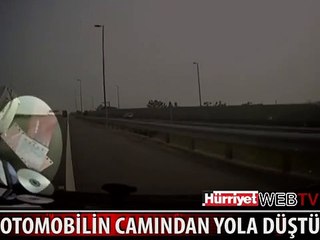 HAVADA TAKLA ATAN ARACIN CAMINDAN YOLA FIRLADI