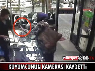 BİLEZİĞİ ÇALARKEN SUÇÜSTÜ YAKALANDI