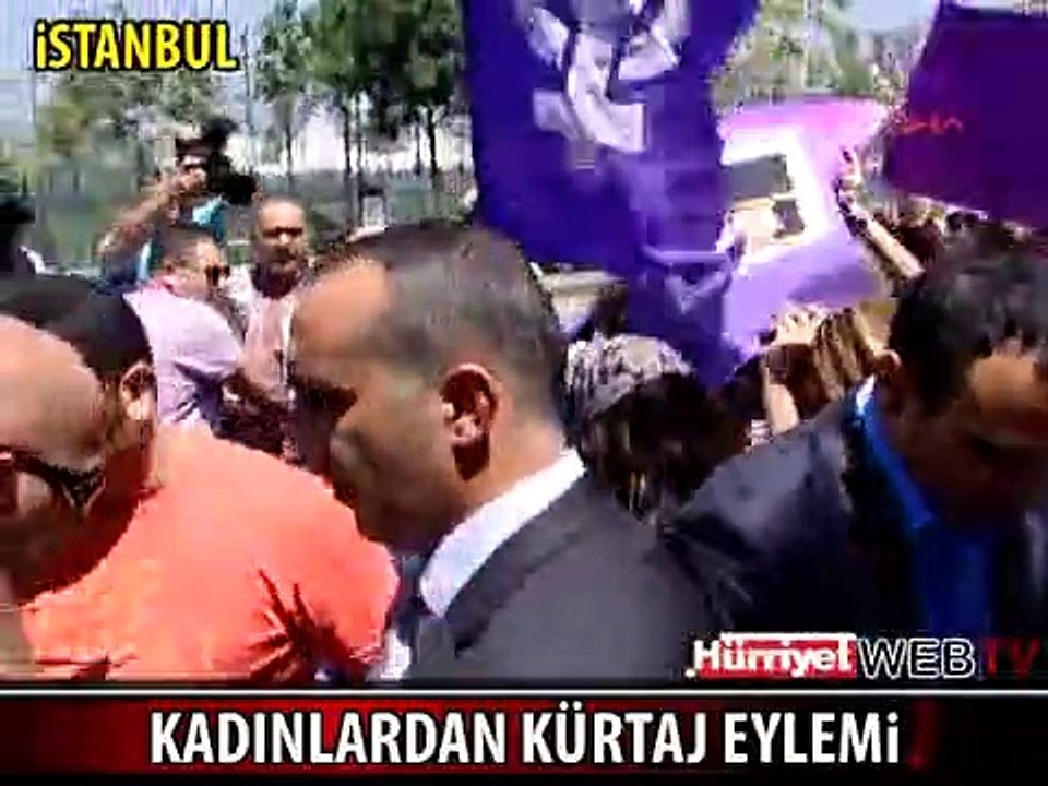 KADINLARDAN KÜRTAJ PROTESTOSU