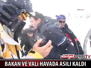 BAKAN VE VALİ HAVADA ASILI KALDI