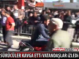 SÜRÜCÜLER KAVGA ETTİ VATANDAŞLARA İZLEDİ