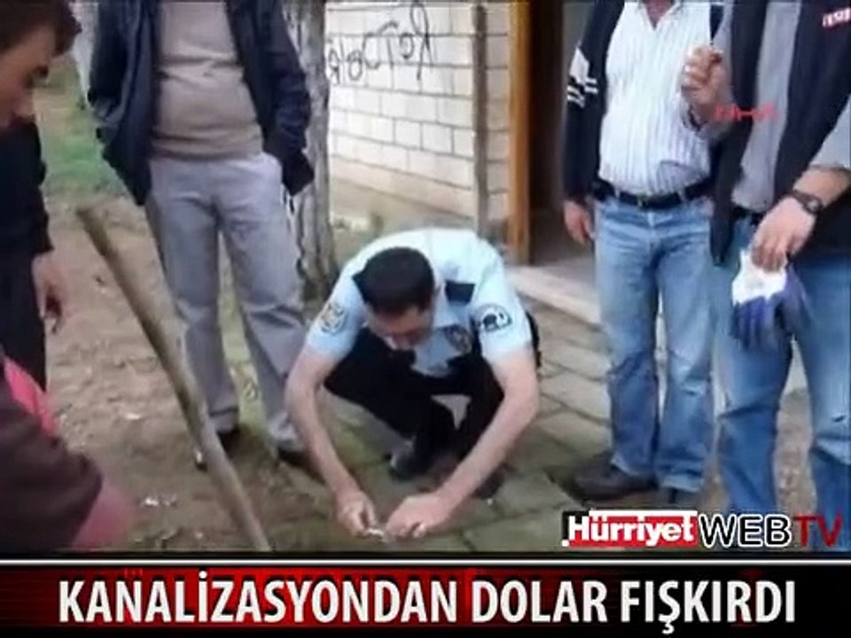 KANALİZASYONDAN DEMET DEMET DOLAR ÇIKTI
