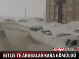 BİTLİS'TE ARABALAR KARLARA GÖMÜLDÜ