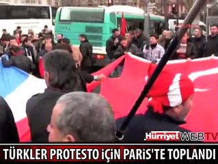 TÜRKLER PARİS'E AKIN ETTİ