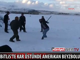 KAR ÜSTÜNDE BEYZBOL OYNADILAR