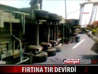 FIRTINA YÜZÜNDEN TEM OTOYOLUNDA TIR DEVRİLDİ
