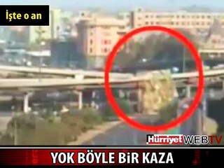 TIR ÜST GEÇİTTEN AŞAĞIYA UÇTU