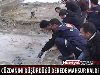 CÜZDANINI DÜŞÜRDÜĞÜ DEREDE MAHSUR KALDI
