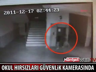 İŞTE OKULDAKİ HIRSIZLIK ANI
