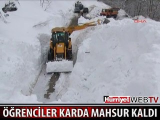 KARDA MAHSUR KALAN 400 ÖĞRENCİ KURTARILDI
