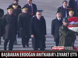BAŞBAKAN VE YAŞ ÜYELERİ ANITKABİR'İ ZİYARET ETTİ