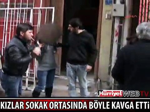 KIZLAR SOKAK ORTASINDA BÖYLE KAVGA ETTİ