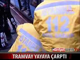 TOPHANE'DE TRAMVAY YAYAYA ÇARPTI