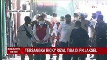 Jelang Sidang Perdana, Bripka Ricky Rizal dan Kuwat Ma'ruf Tiba di PN Jaksel dengan Pengawalan!