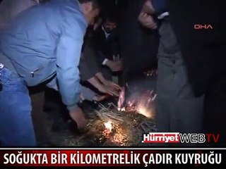 DEPREMZEDELER 1 KM'LİK KUYRUK OLUŞTURDU
