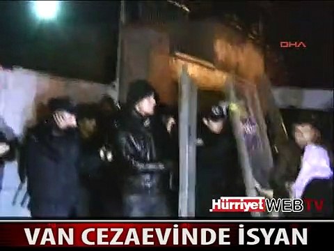 VAN CEZAEVİNDE MAHKUMLAR İSYAN BAŞLATTI