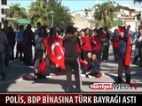 BDP BİNASINA POLİS DEV TÜRK BAYRAĞI ASTI