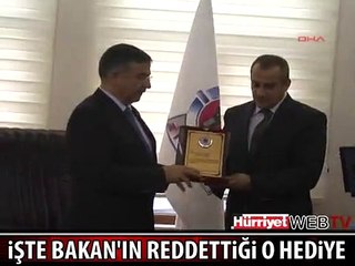 SAVUNMA BAKANI HEDİYE SİLAHI KABUL ETMEDİ