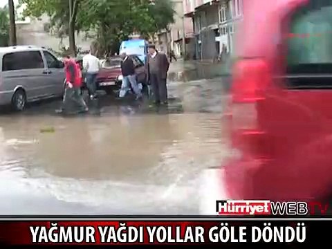 YAĞMUR YAĞDI YOLLAR GÖLE DÖNDÜ
