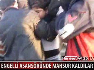 ENGELLİ ASANSÖRÜNDE MAHSUR KALAN ÇOCUKLARI İTFAİYE KURTARDI