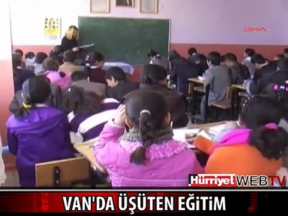ÖĞRENCİLER SINIFTA MONTLARIYLA OTURDU