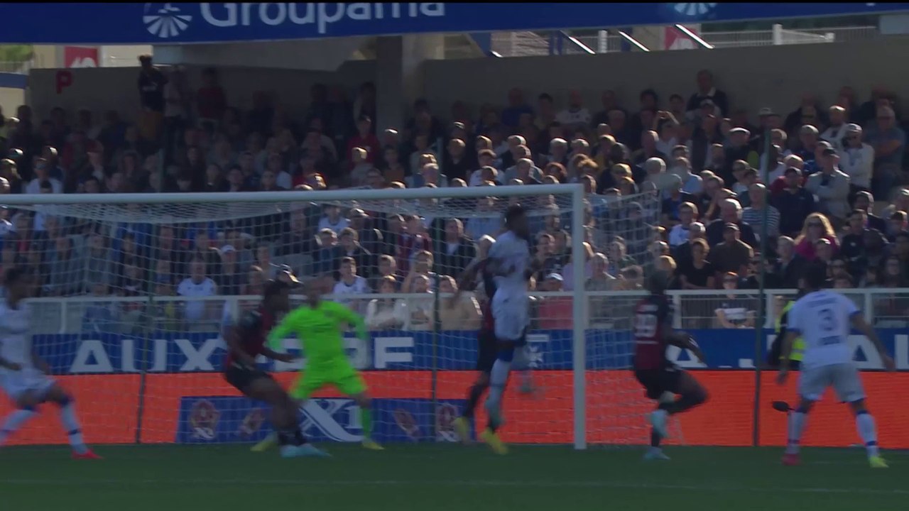 Auxerre v Nice