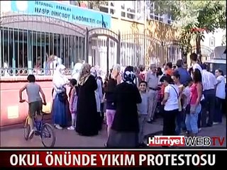 ÖĞRENCİ VE VELİLERDEN YIKIM PROTESTOSU