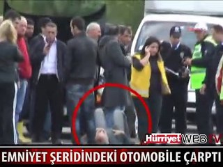 MOTOSİKLET EMNİYET ŞERİDİNDEKİ OTOMOBİLE ÇARPTI
