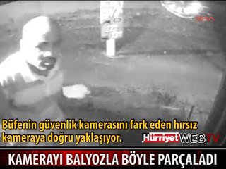 GÖZLERİYLE BAKTI, BALYOZLA KIRDI