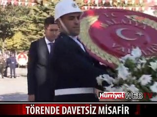 TÖRENDEKİ DAVETSİZ MİSAFİR ŞAŞIRTTI