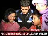 POLİSTEN DEPREMZEDE ÇOCUKLARA YARDIM