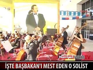 SOLİSTİN PERFORMANSI BAŞBAKAN'I MEST ETTİ