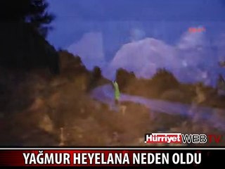 BÜYÜK KAYA PARÇALARI YOLU KAPATTI