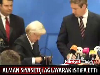 AĞLAYARAK BÖYLE İSTİFA ETTİ