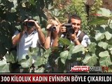 BALKONDAN KEPÇEYLE İNDİRİLDİ