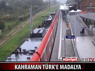 KAHRAMAN TÜRK'E MADALYA