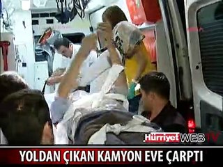 YOLDAN ÇIKAN KAMYON EVE BÖYLE GİRDİ