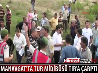 TUR MİDİBÜSÜ TIR İLE ÇARPIŞTI: 14 YARALI