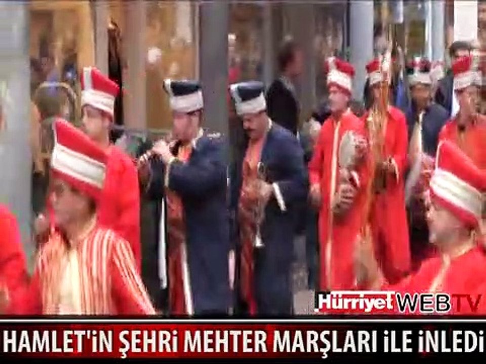 AĞZI AÇIK SEYRETTİLER