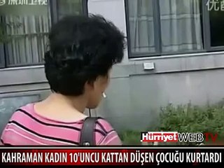 10'UNCU KATTAN DÜŞEN ÇOCUĞU KURTARDI