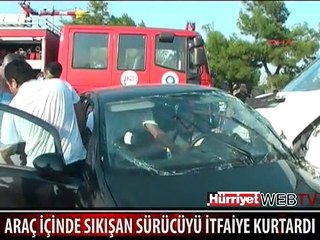 OTOMOBİL İLE KAMYON KAFA KAFAYA ÇARPIŞTI